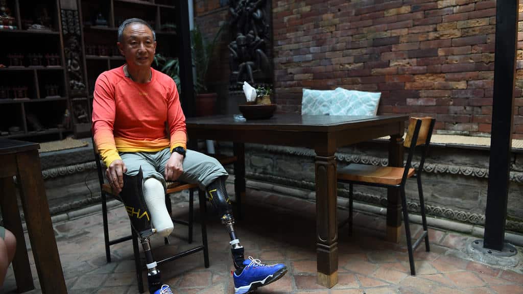 Xia Boyu, amputé des deux jambes, atteint le sommet de l'Everest